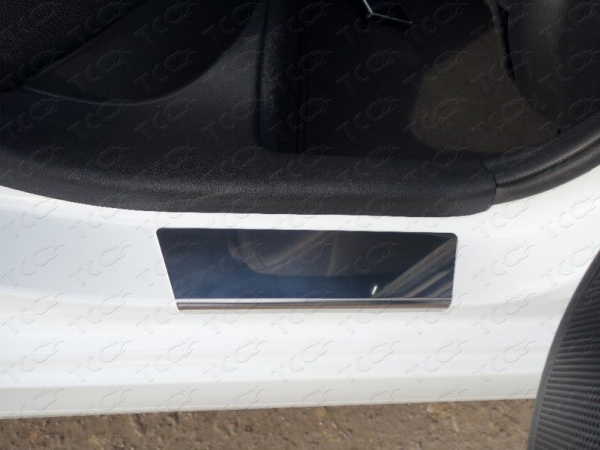 Hyundai Solaris (14–) Накладки на пороги (лист зеркальный)