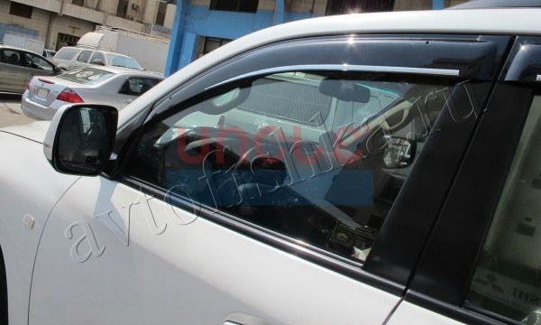 Toyota Land Cruiser 200 (08-) дефлекторы боковых окон темные широкие, ветровыми с хромированной полосой, комплект 4 шт.