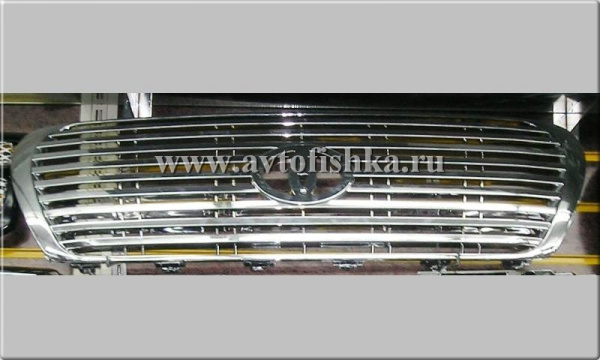 Toyota Land Cruiser 200 (07-11) решетка радиатора хромированная, горизонтальный дизайн.