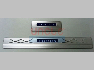 Ford Focus (05-08, 09-) седан, хэтчбек накладки порогов дверных проемов из нержавеющей стали с подсветкой, комплект 4 шт.