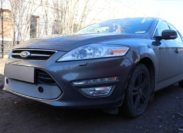 Ford Mondeo (11–14) Защита радиатора, хром (с парктроником)