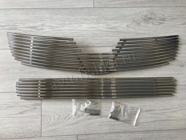 Toyota Avensis (06-09) накладка на решетку переднего бампера из нержавеющей стали.