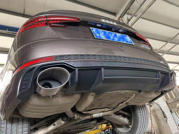 Насадки на глушитель RS4 для Audi A4 2016-2019 - хром/черный