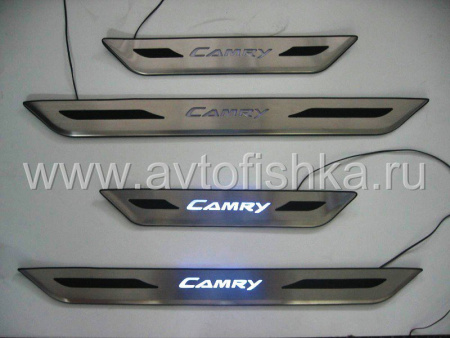 Toyota Camry V40 (2006-) накладки порогов дверных проемов, из нержавеющей стали с подсветкой CAMRY.