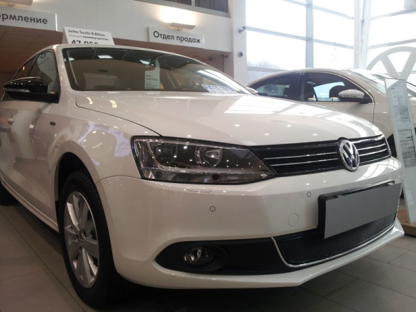 Volkswagen Jetta (11–) Защита радиатора Premium, чёрная