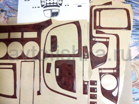 Hyundai H1 (2008-) накладки в салон под дерево с механической коробкой, комплект 17 предметов.