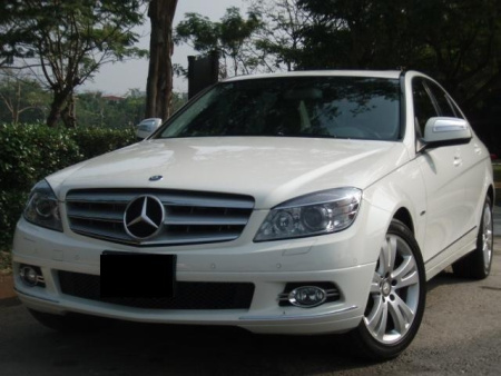 Mercedes C-class W204 (08-) 4 дв. седан решетка радиатора серебристая со звездой, дизайн CL-class, 3 ламели.