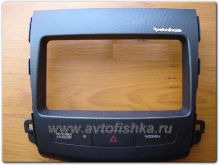 Mitsubishi Outlander Multi Communication System (MMCS) MZ313870 и установочный комплект MZ360161EX.
