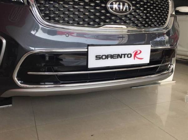 Kia Sorento (15–) Накладка на решетку переднего бампера