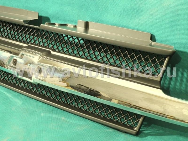 Chevrolet Trailblazer (01-06) решетка радиатора с хромированным молдингом, без отверстий под омыватель фар