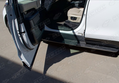 Land Rover Discovery 5 поколение 2017 - 2021 штатные пороги внешние