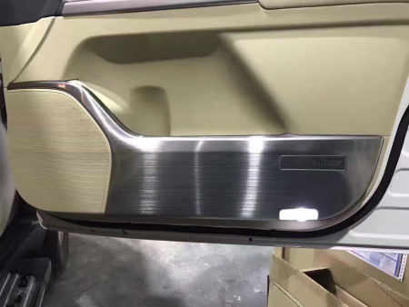 Toyota Land Cruiser 200 (08-) накладки в салон, дверные из нержавейки, комплект 4 предмета