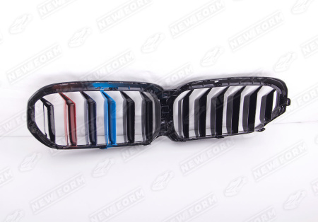 BMW 5 серия G30/G31 рестайлинг 2020 - н.в. Решетка радиатора M5 триколор