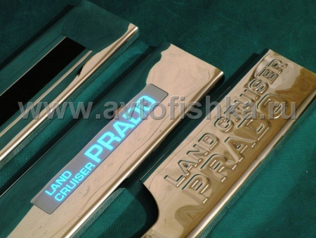 Toyota Land Cruiser Prado 150 (2010-) накладки на пороги передних и задних дверных проемов со светящейся надписью "Land Cruiser Prado", нержавеющая сталь