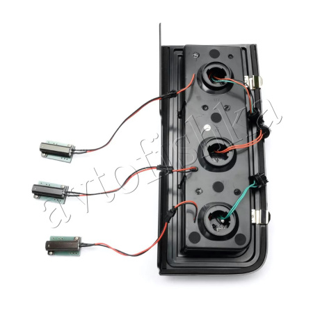 Hummer H2 (02-08) фонари (стопы) задние светодиодные тонированные с катафотами в бампер дизайн GMC Hummer EV 2022