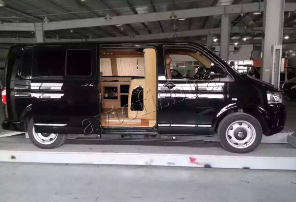 Volkswagen Caravelle (16-) штатные выезжающие электропороги автоматические