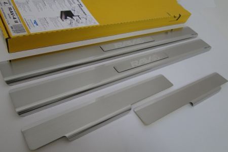 Toyota RAV4 (00-05) накладки на внутренние пороги, к-кт 4шт.