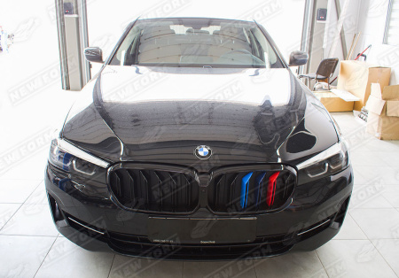 BMW 5 серия G30/G31 рестайлинг 2020 - н.в. Решетка радиатора M5 триколор
