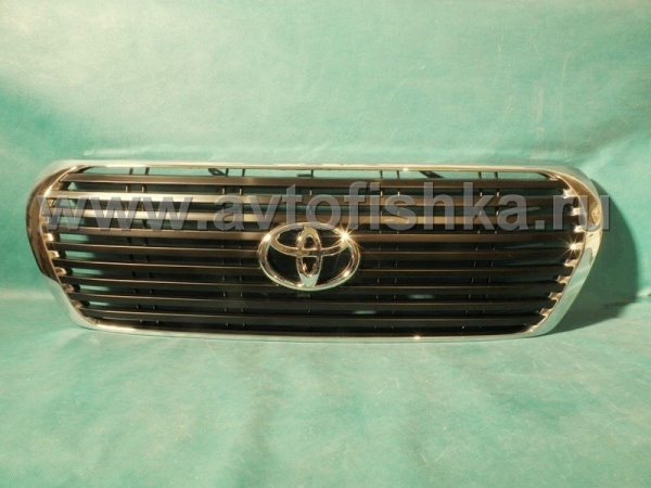 Toyota Land Cruiser 200 (07-11) решетка радиатора черная с хромированной рамкой.