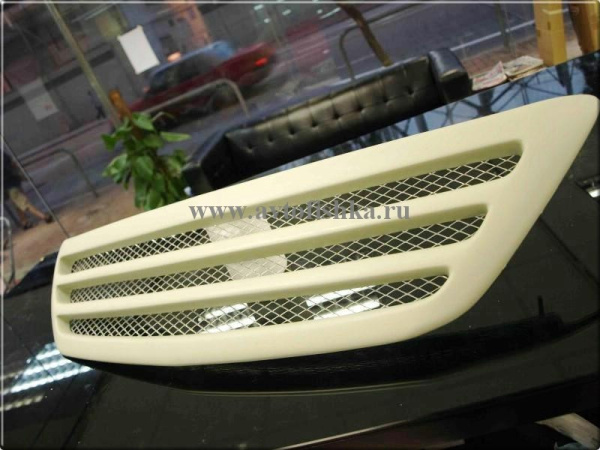 Lexus RX330, RX350, RX400H (03-) решетка радиатора пластиковая с сеткой, под покраску.