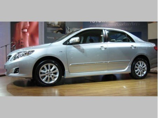 Toyota Corolla (2006-2013) молдинги на двери боковые с хромированными вставками, серебристые, комплект 4 шт.