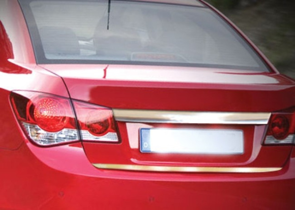 Chevrolet Cruze (09–) Накладка на нижнюю кромку крышки багажника, 1 часть