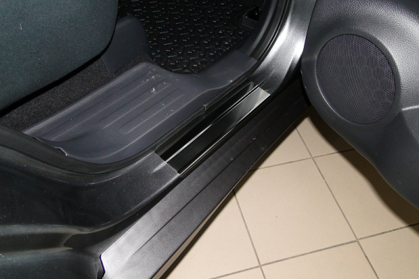 Накладки на внутренние пороги с надписью, нерж. сталь, 4 шт. Alu-Frost 08-0806 для NISSAN X-Trail (T32)