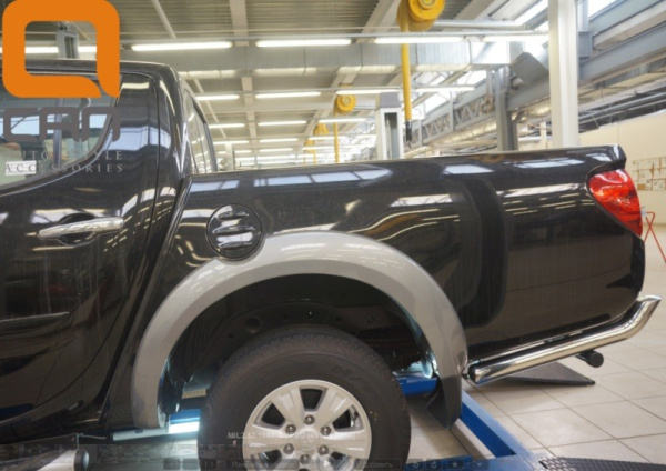 Mitsubishi L200 (14–) Защита заднего бампера уголки d 76 мм, нерж.