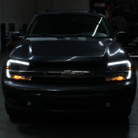 Фары передние черные с LED подсветкой — Chevrolet Trailblazer 2001-2009