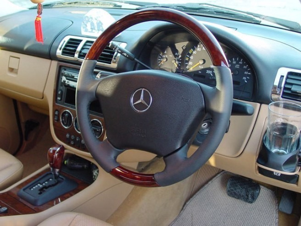 Mercedes W163 ML руль классический, черная кожа - дерево орех