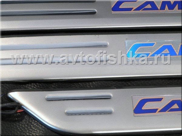 Toyota Camry V40 (06-) накладки порогов дверных проемов, из нержавеющей стали с подсветкой CAMRY.