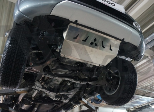 Mitsubishi L200 (15–) Защита радиатора, алюминий (V-все, КПП-все)