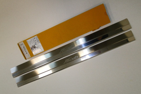 Ford Fiesta (08-) 3 дверн. накладки на внутренние пороги, к-кт 2шт.