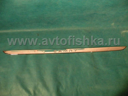 Toyota Camry V30 (02-06) накладка нижней кромки крышки багажника хромированная, с надписью Camry