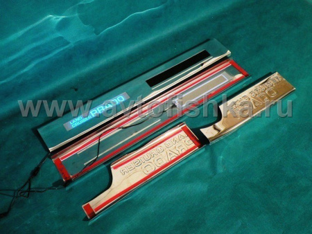 Toyota Land Cruiser Prado 150 (2010-) накладки на пороги передних и задних дверных проемов со светящейся надписью "Land Cruiser Prado", нержавеющая сталь