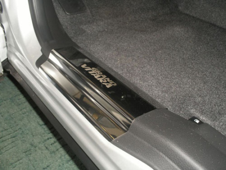 Suzuki Grand Vitara (05-) 5 дверн. накладки на внутренние пороги, к-кт 4шт.
