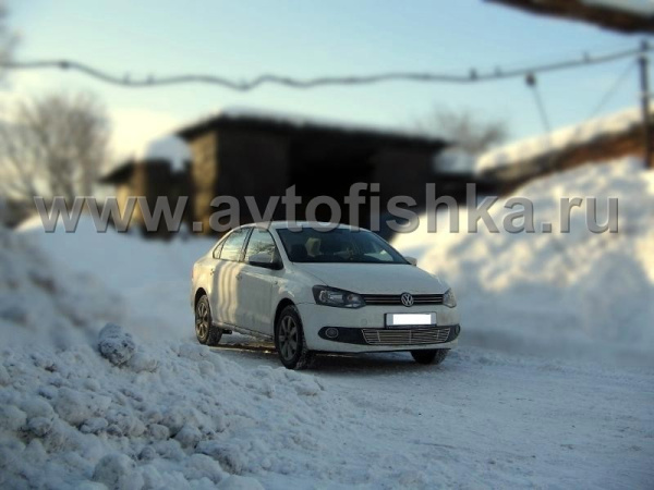 Volkswagen Polo Sedan (10-) накладка на решетку бампера