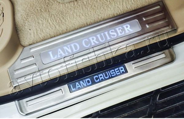 Toyota Land Cruiser 200 (08-) накладки на внутренние пороги с подсветкой, к-кт 8 шт.