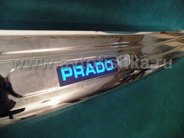 Toyota Land Cruiser Prado 120 (02-09) накладка заднего бампера верхняя, хромированная, со светящейся надписью "PRADO"
