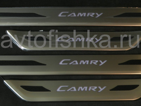 Toyota Camry V40 (2006-) накладки порогов дверных проемов, из нержавеющей стали с подсветкой CAMRY.