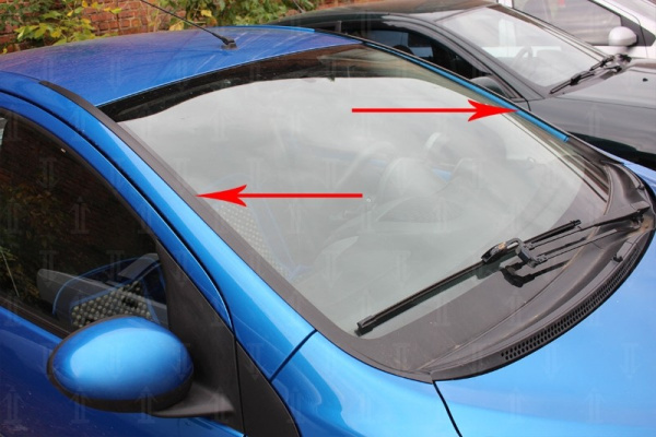 Peugeot 107 (07–) Дефлектор лобового стекла
