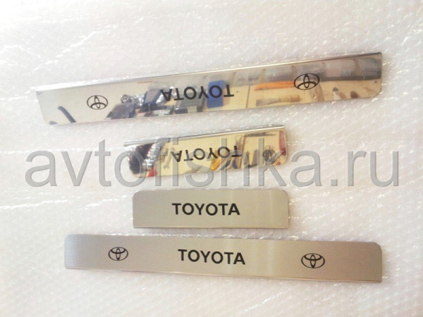 Toyota RAV4 накладки на пороги дверных проемов, из нержавеющей стали с надписью Toyota, комплект 4 шт.