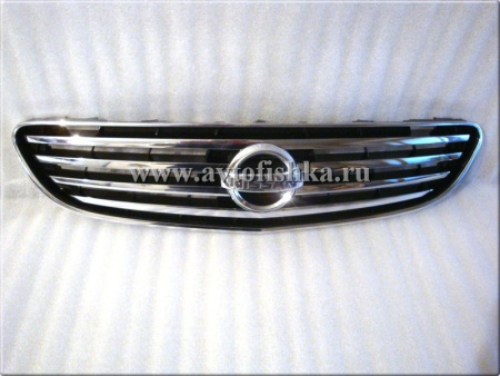 Nissan Maxima QX III (00-06) решетка радиатора черная с хромом.