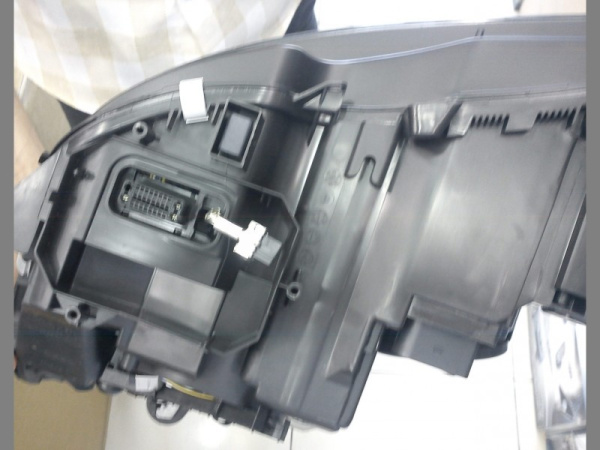 Mercedes C-class W204 (2007-2010) передние хромированные фары со светодиодной подсветкой DRL (Devil Eyes) с моторами электрокорректора, в комплекте 2 шт.