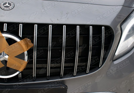 Mercedes-Benz GLA-Klasse X156 рестайлинг 2017 - н.в. Решетка радиатора AMG GT хром