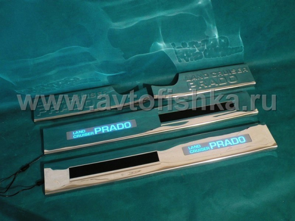 Toyota Land Cruiser Prado 150 (2010-) накладки на пороги передних и задних дверных проемов со светящейся надписью "Land Cruiser Prado", нержавеющая сталь