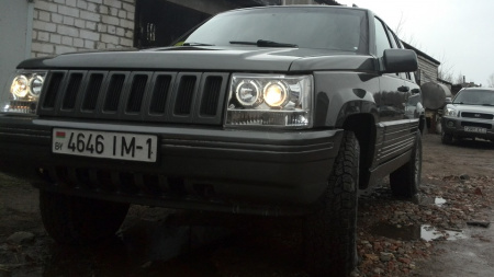 Jeep Grand Cherokee (93-98) передние фары тюнинг с светящими ободками (ангельские глазки)