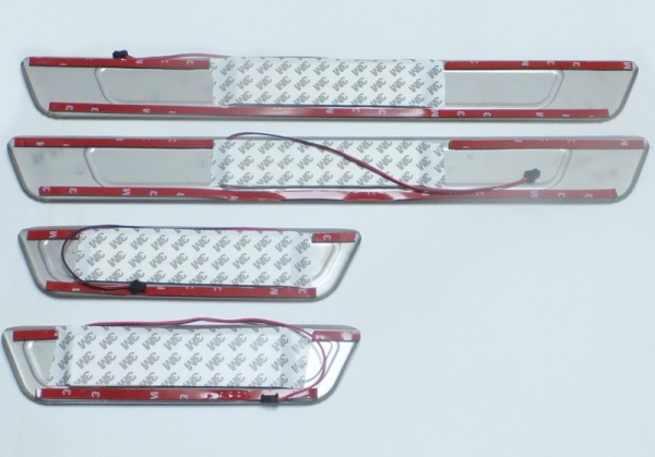 Hyundai Tucson (16–) Накладки на дверные пороги с логотипом и LED подсветкой, нерж.