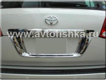 Toyota Land Cruiser 200 (08-) накладка задней двери - рамка номерного знака хромированная.