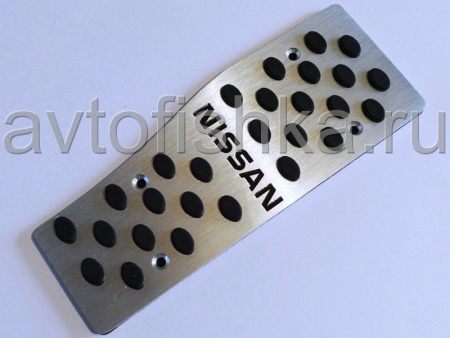 Алюминиевая накладка на подставку под левую ногу с логотипом Nissan